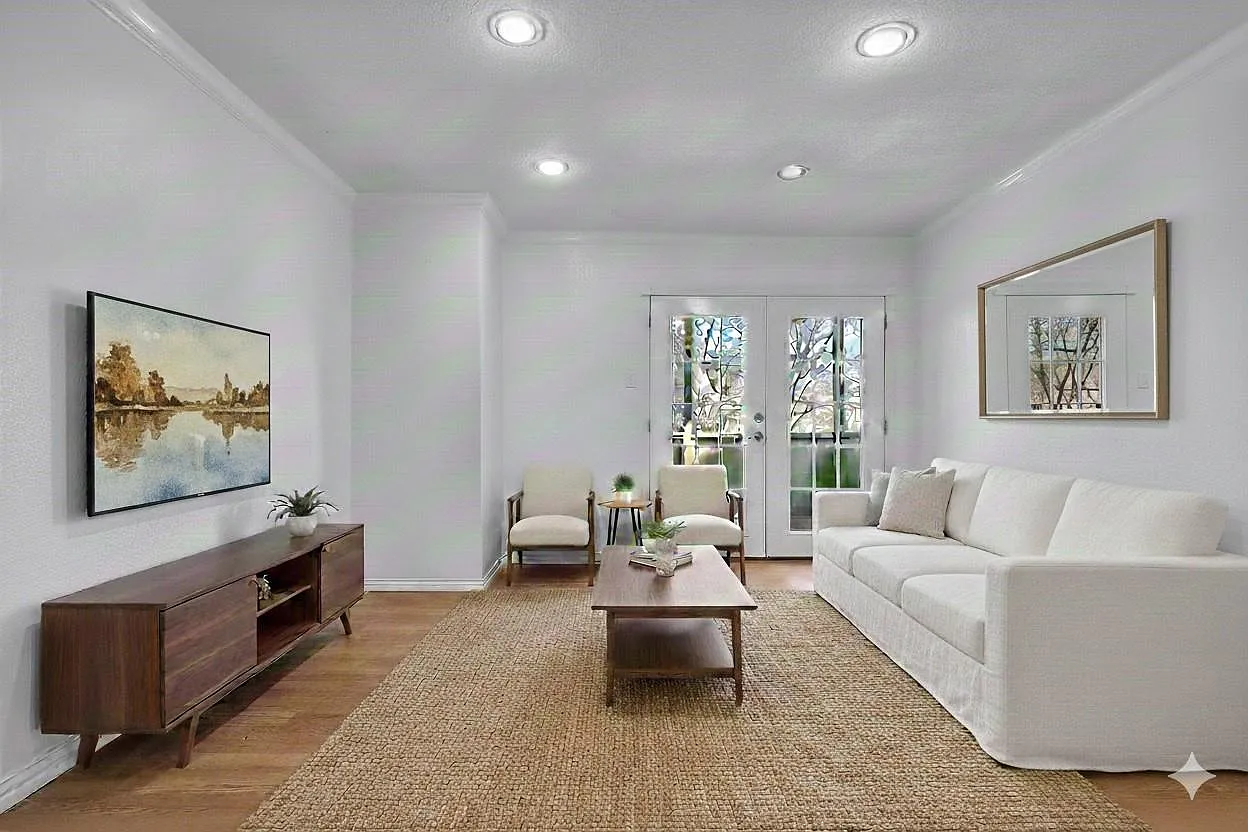 2 bed, 1.0 bath, 923 sqft, $1,300 — Photo 2