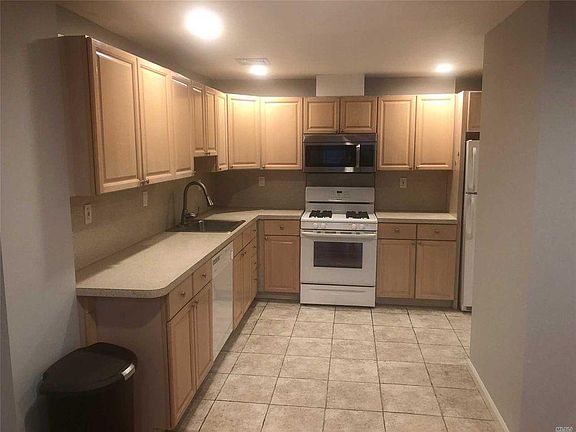 4th image of 325 E Broadway #1