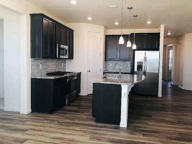 6 bed, 5.5 bath, 3924 sqft, $4,225 — Photo 4