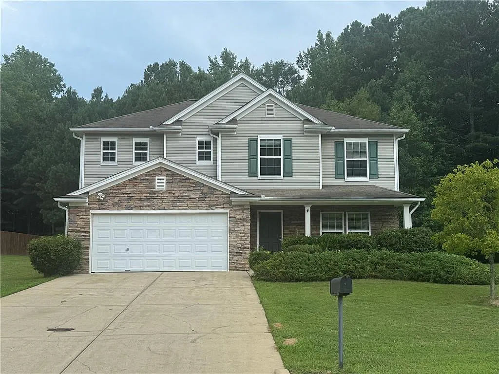 4 bed, 2.5 bath, 2943 sqft, $2,250 — Photo 1