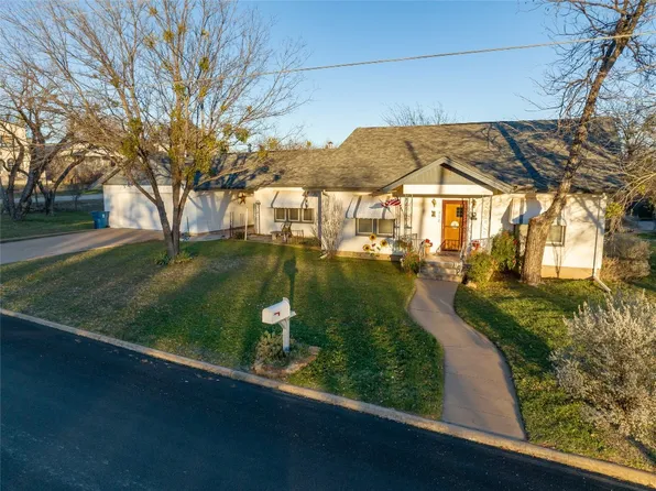 902 N Rose Ave, Breckenridge, TX 76424
