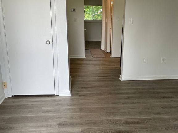 5th image of 4138 Cresthill Dr #15