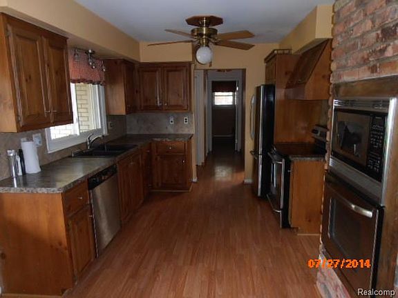 2nd image of 25762 Castlereigh Dr