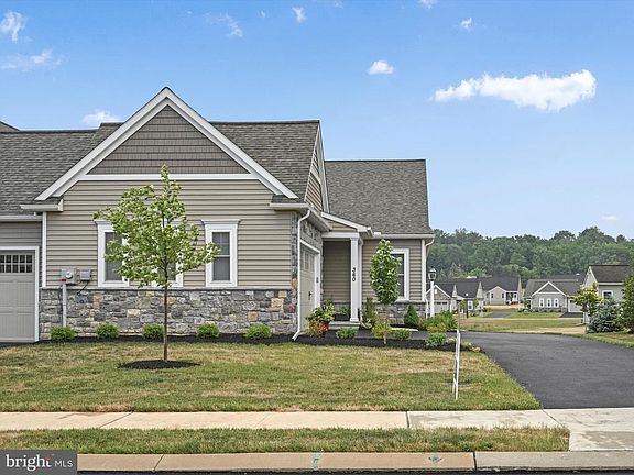 2nd image of 360 English Ivy Dr