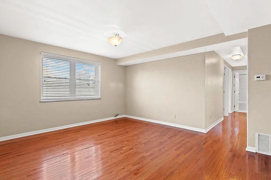Large Living Room with Hardwood Floors - 69 N 20th St #A