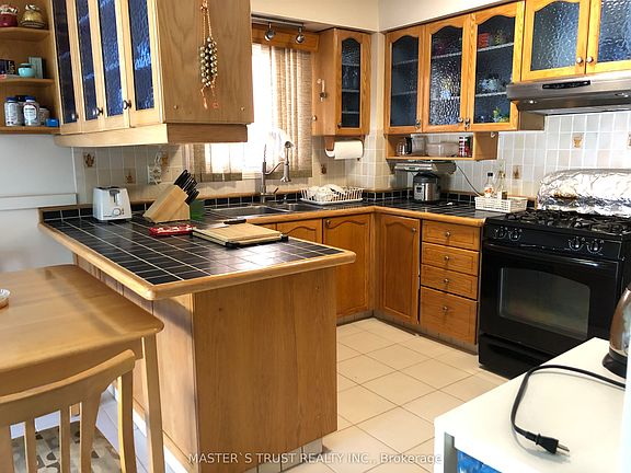 5th image of 141 Ravenscroft Rd