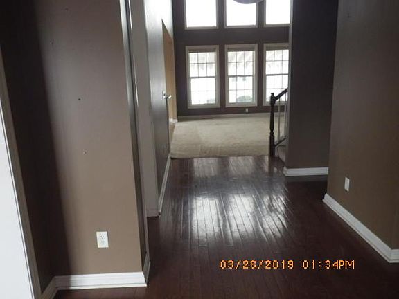 3rd image of 7541 Milford Ave