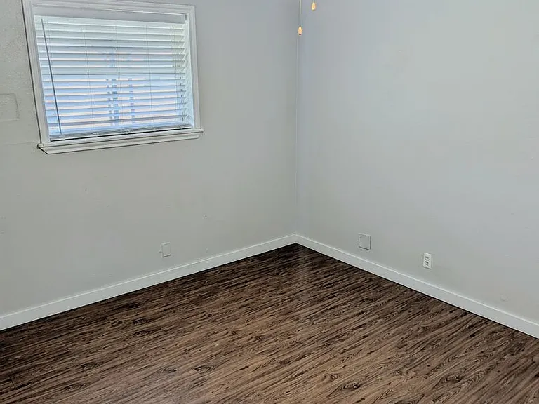 2505 Louise St #208 — Photo 11