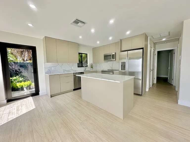 1610 NE 17th Ave #1612 — Photo 7