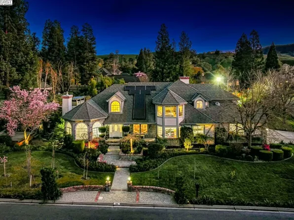 601 Blossom Ct, Pleasanton, CA 94566