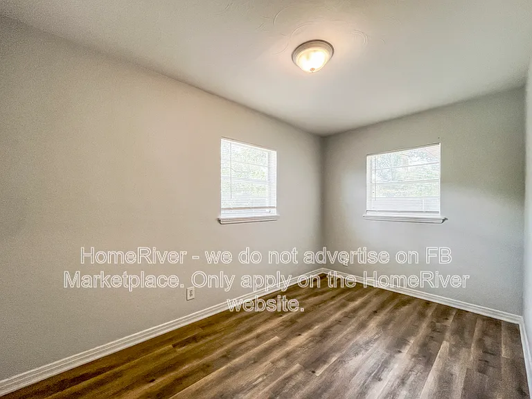 4523 Dolphin Dr — Photo 16