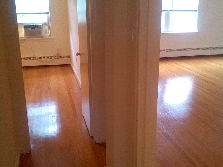 909 Montgomery Ave — Photo 16