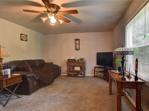 5th image of 1613 Lancaster Dr