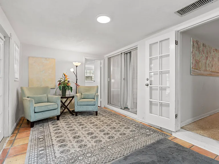 2520 Center Ave — Photo 11