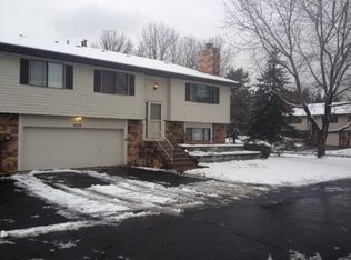 812 Martha Lake Ct, Shoreview, MN 55126