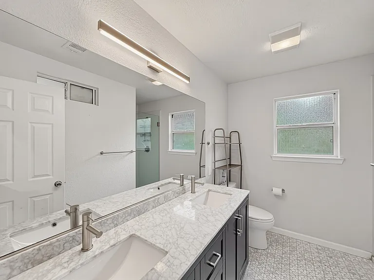 926 Cerrito St — Photo 14