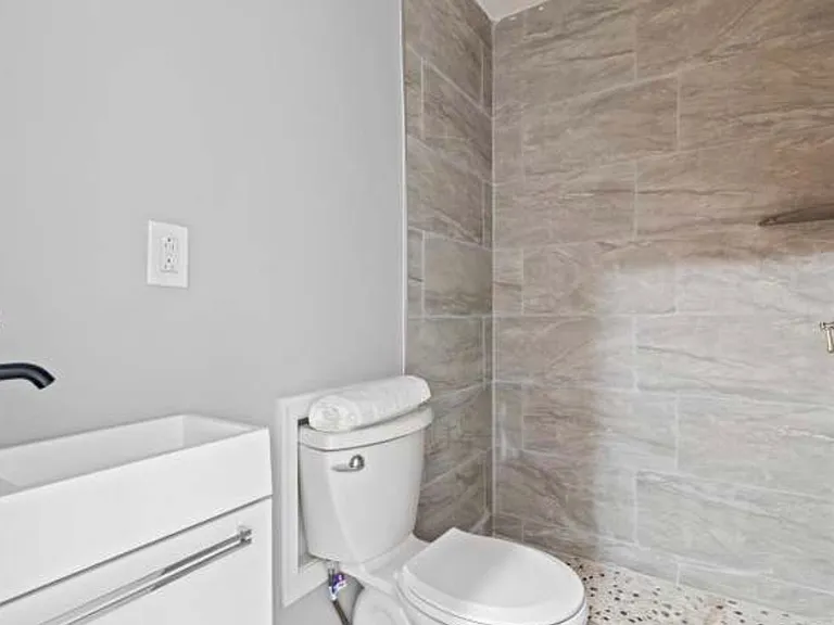 2231 Fernon St — Photo 21