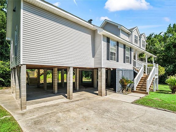 4th image of 721 Woodridge Blvd