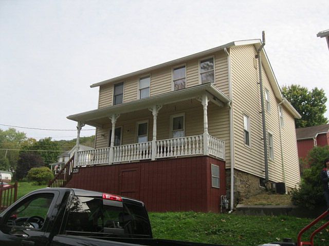 1st image of 221 E 1st St