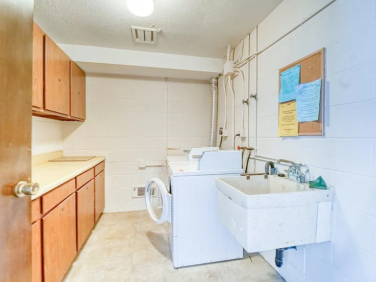 1675 Cedarwood Dr #B — Photo 30