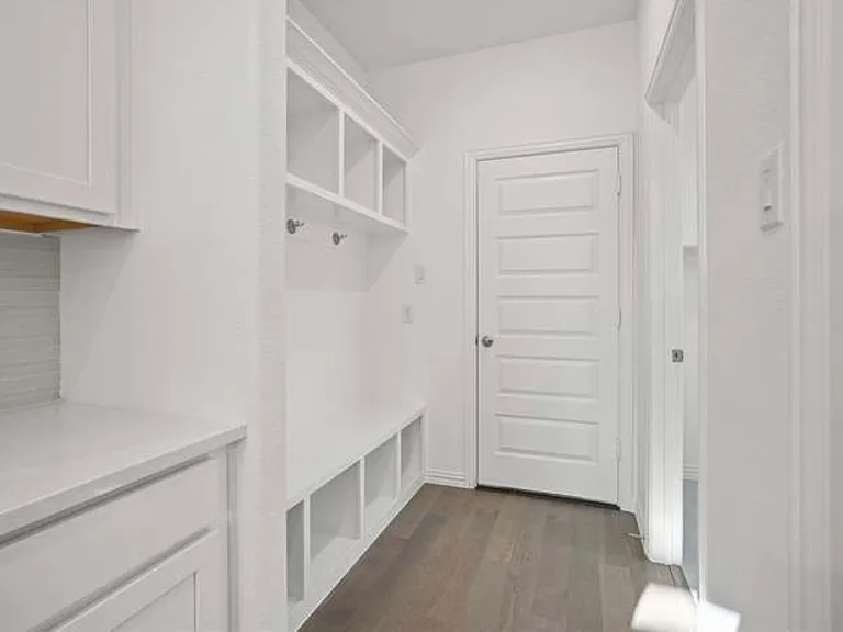 909 Bluebell St — Photo 11