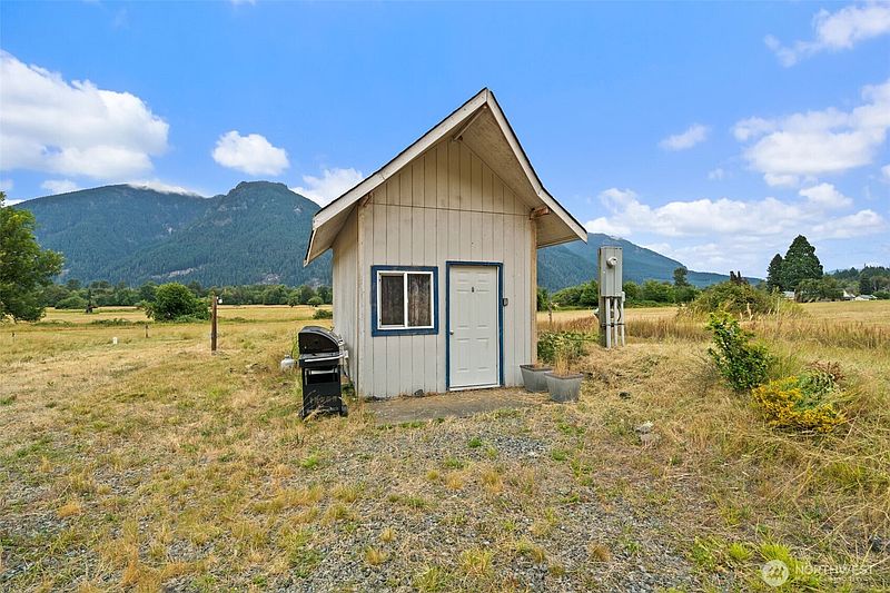 3rd image of 1211 Cline Road