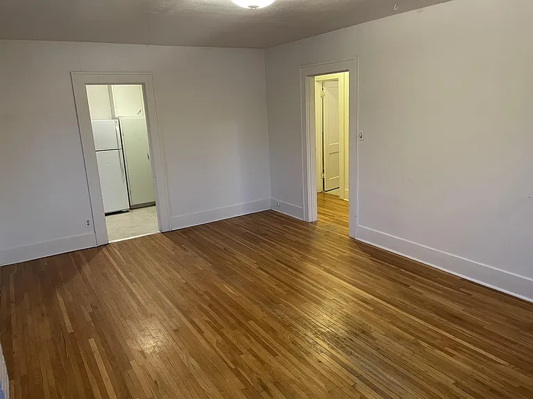 200 East Laurel Street - 10 — Photo 6
