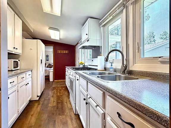 3rd image of 6520 Birchmont Dr NE
