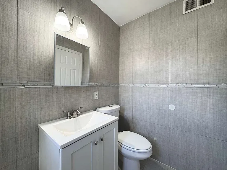 21-25 Willoughby St #B6 — Photo 7