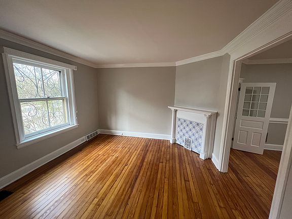5th image of 407 W 19th St