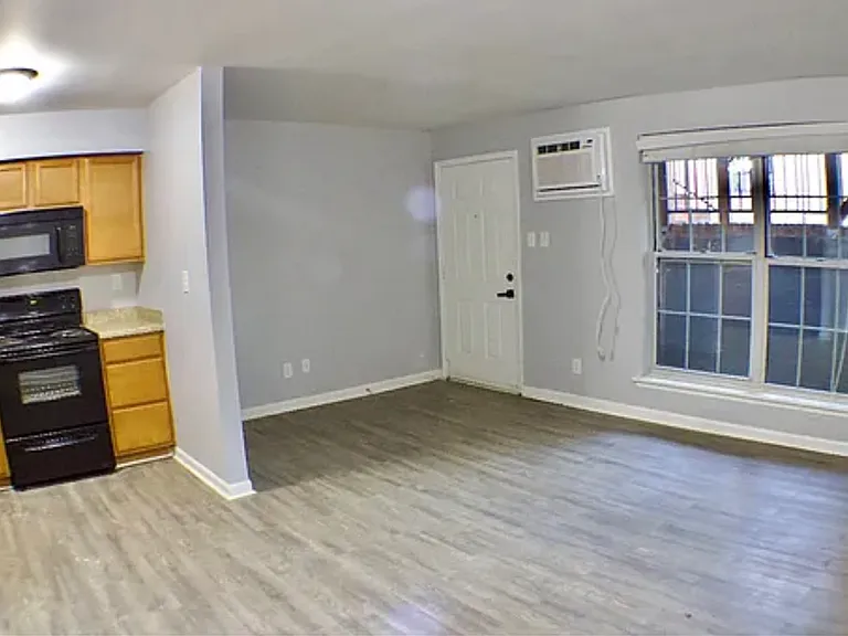 218 N Broadway #3 — Photo 6
