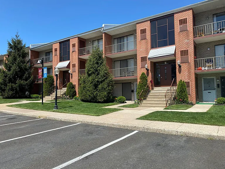 Ambassador Apartments — Photo 66
