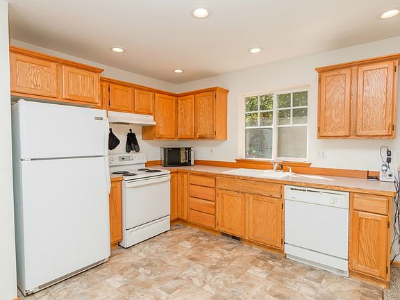 5th image of 7717 174th St NW