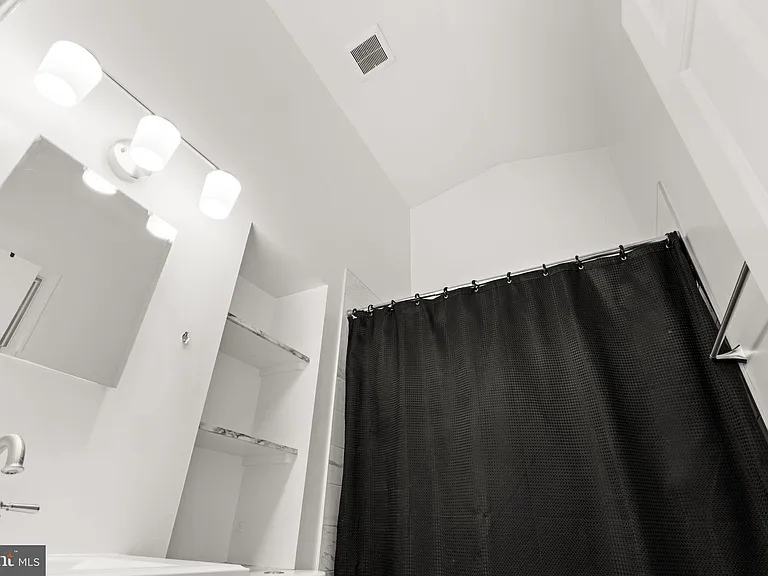 3218 Westdale Ct — Photo 26