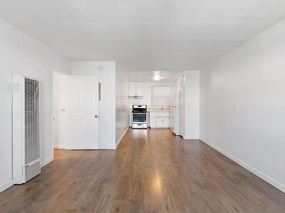 2nd image of 1521 E 2nd St APT 11