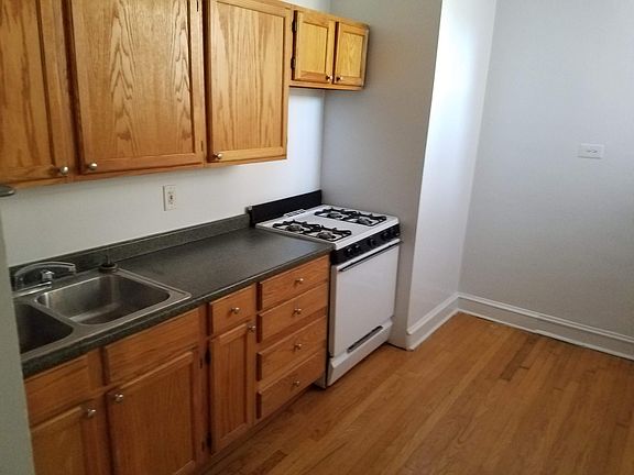 5th image of 4947 N Whipple St APT 2W