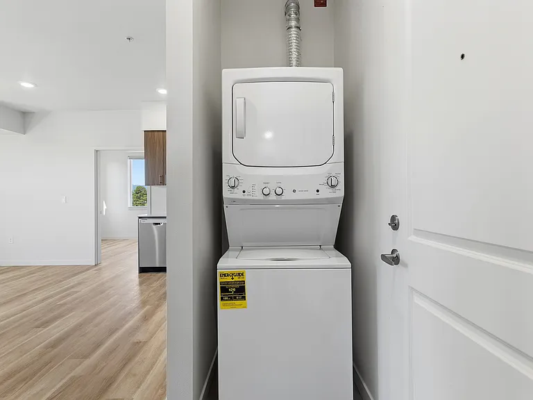 Evergreen Peak Apartments — Photo 42
