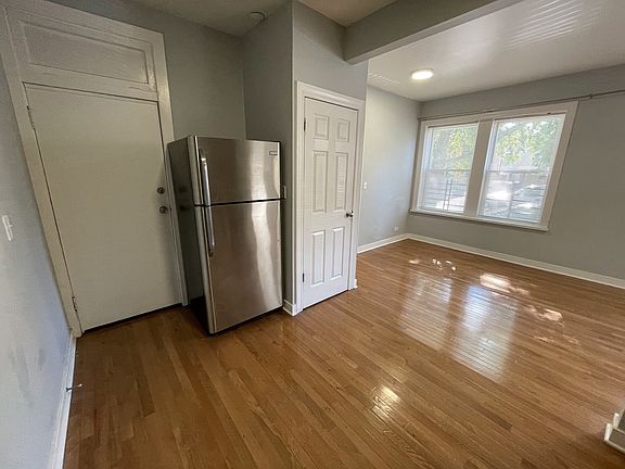 4th image of 2360 W Dickens Ave Unit 1E