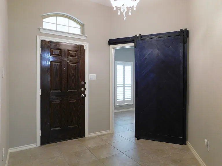 2401 Windhaven Dr — Photo 5