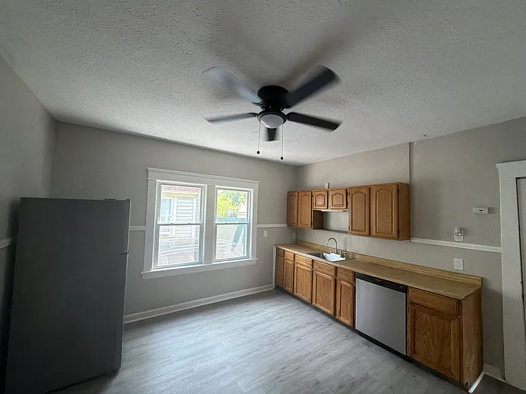 2305 Tate Ave — Photo 7