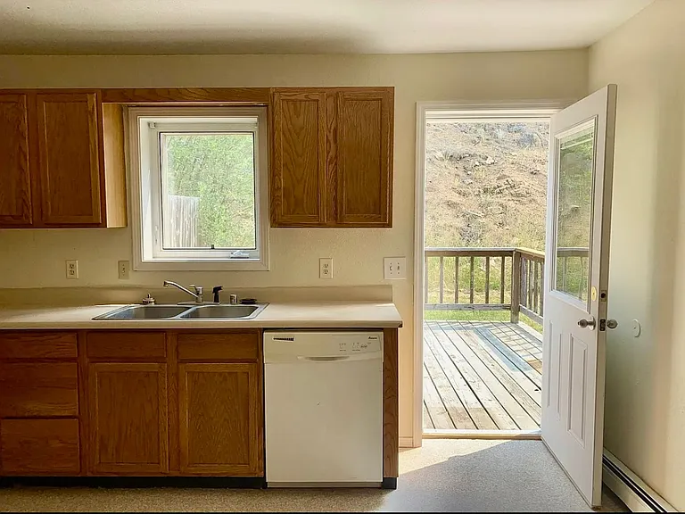 470 Hwy 282 - Clancy 4-Plex — Photo 2