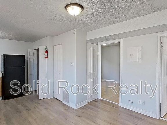 4th image of 714 E 3rd St APT 1