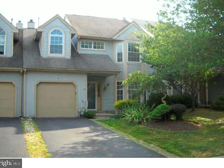 4 Spruce Ct — Photo 1