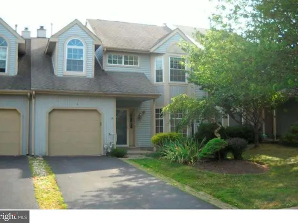 4 Spruce Ct, Newtown, PA 18940