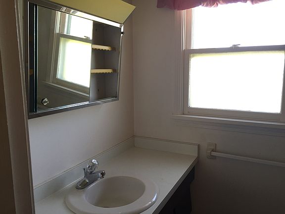 3rd image of 42 Waterford Way
