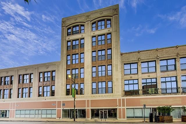 1st image of 3151 N Lincoln Ave APT 215