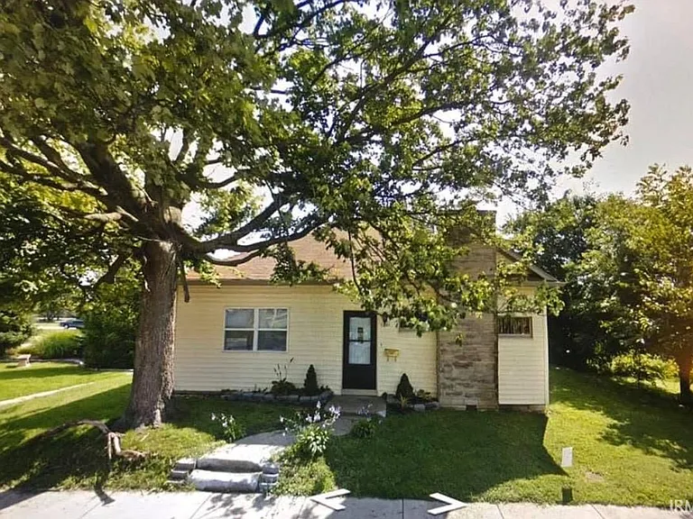 1201 S Madison St — Photo 1