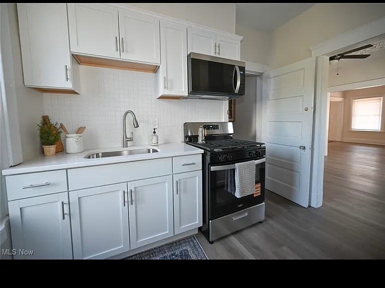 1359 W 69th St #1361 — Photo 2