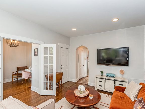 3rd image of 1714 W Leland Ave #2F