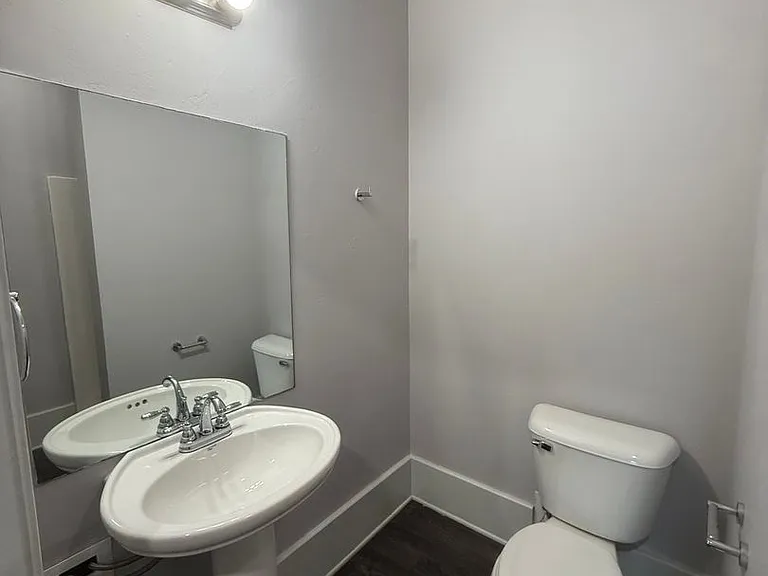 203 Caddo St NE — Photo 3